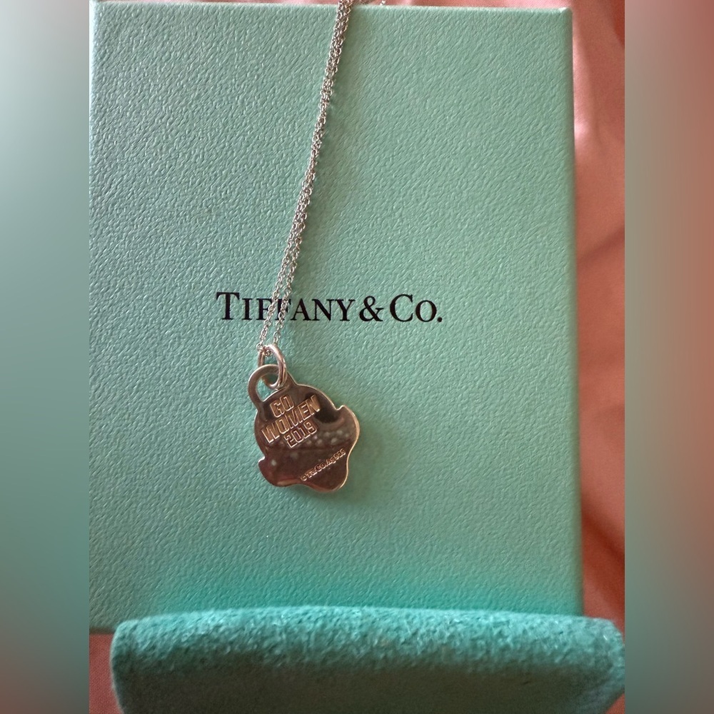 Auth Tiffany and Co. Limited Edition 2019 "Go Women" Pendant Necklace Silver 925 - Picture 3 of 5